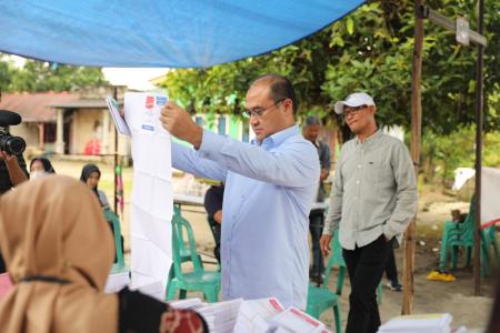 Erzaldi dan Melati Tunaikan Hak Memilih dan Mengajak Masyarakat Datang ke TPS