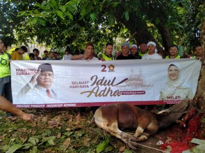 Gerindra Peduli, Prabowo dan Melati Erzaldi Salurkan Hewan Kurban di Lima Lokasi